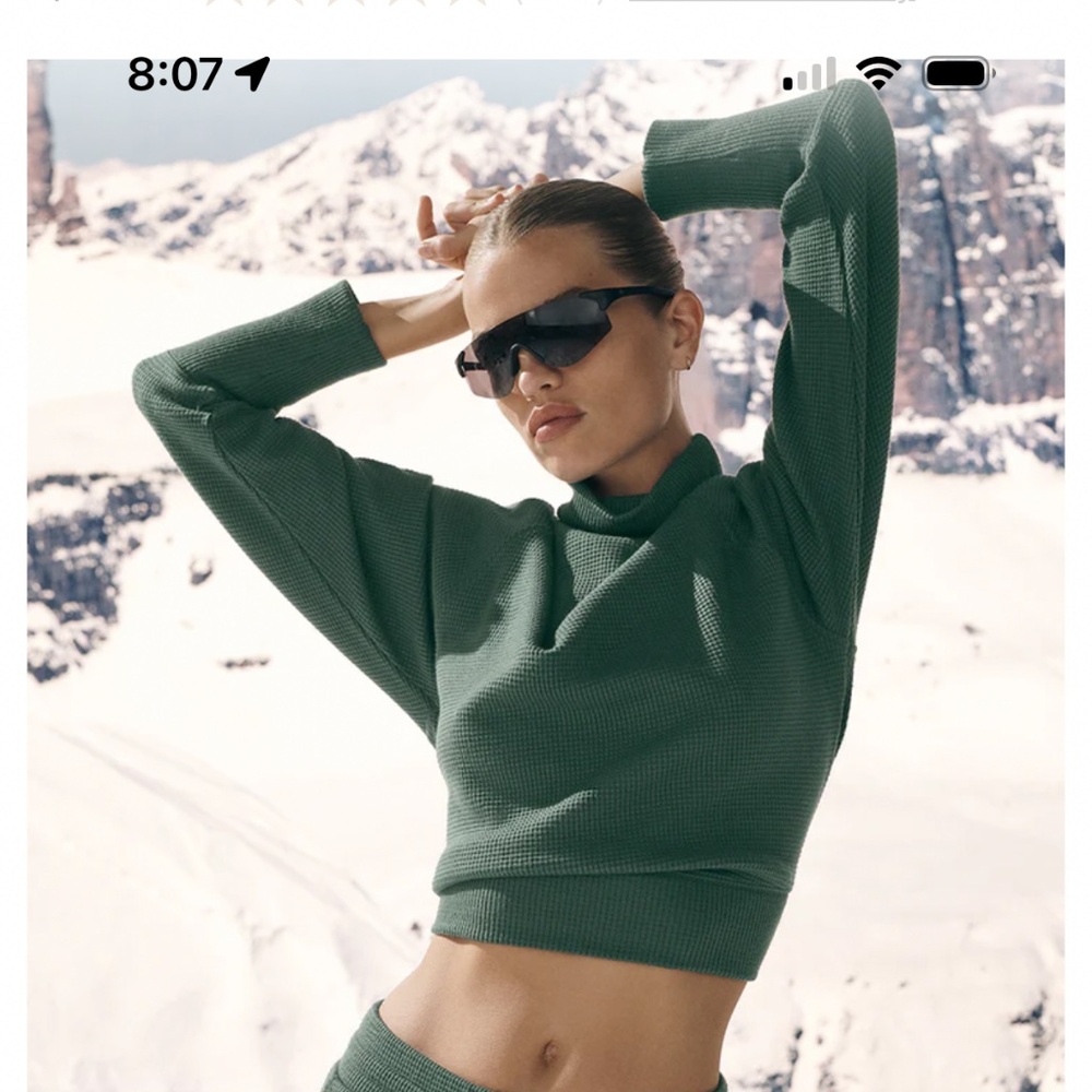 Alo Waffle Weekend Escape Mock Neck in Winter Ivory Size Medium